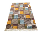 فرش ماشینی 500 شانه زمینه قهوه‌ای حاشیه کرم مدل تینا